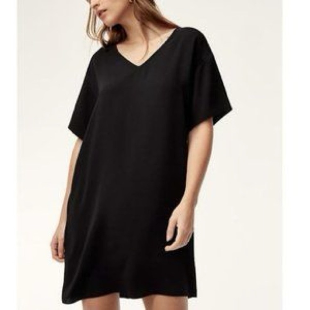 Aritzia Babaton Aaron Hunter Black Short Sleeve V Neck Shift Dress Size S